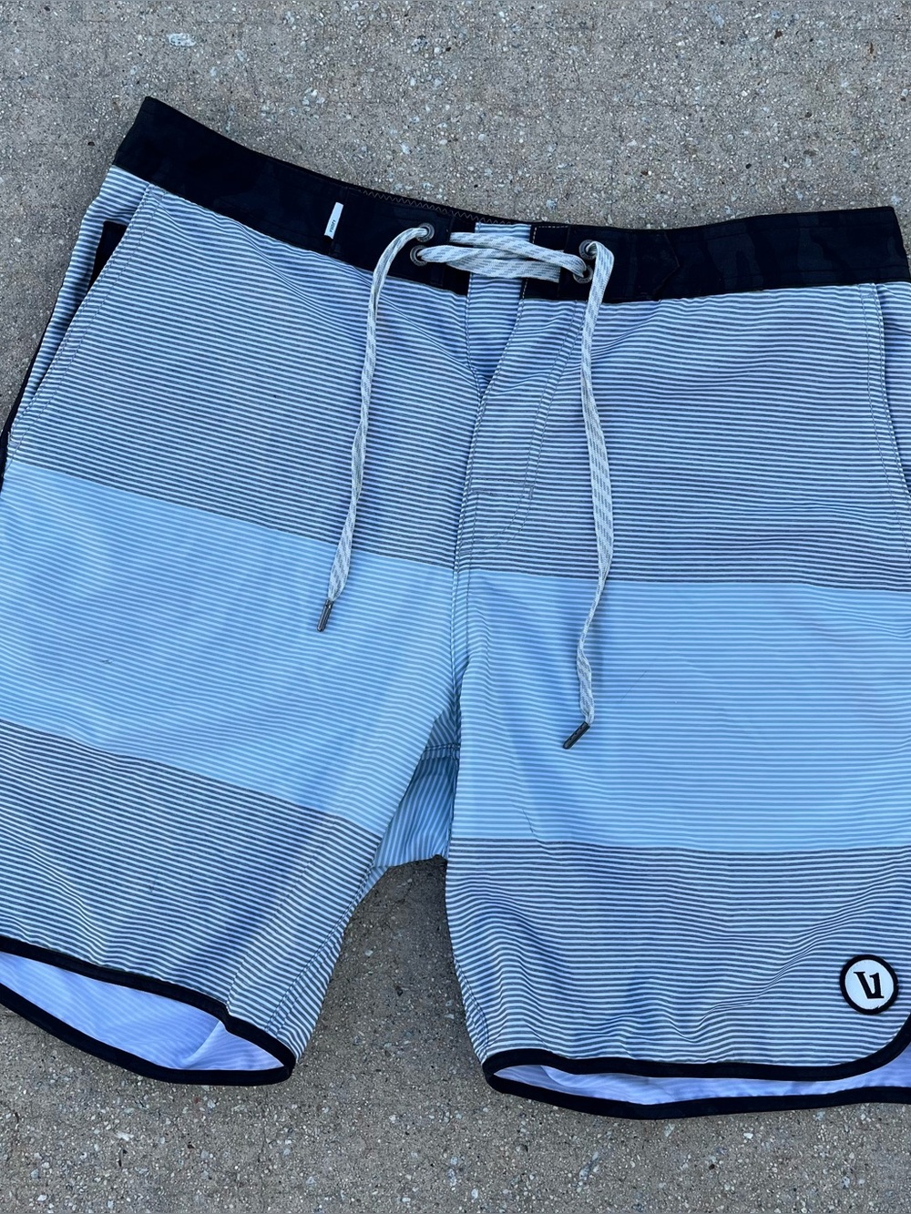 Vuori men’s 33 board cruise shorts